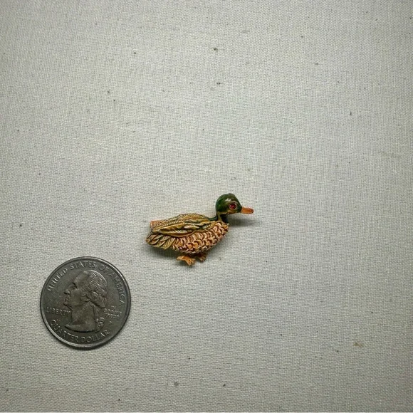 Vintage Duck Mallard Pin/Brooch w Red Crystal Eye, Signed GERRY’S - Picture 2 of 3